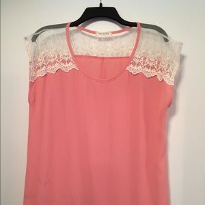 💥🎉PRICE REDUCED‼️Beautiful lace & pink top