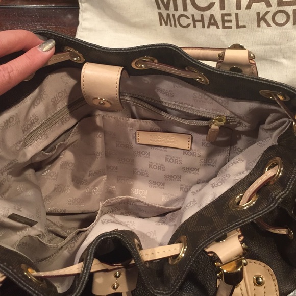 Michael Kors purse like new. I bought this for 290 - Picture 2 of 4
