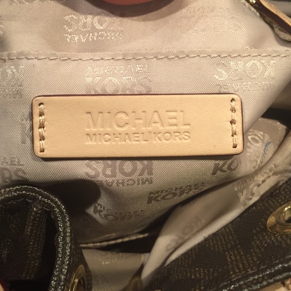 Michael Kors purse like new. I bought this for 290 - Picture 3 of 4