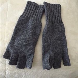 Fingerless gloves