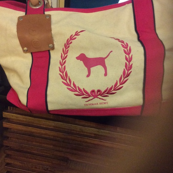 Sold !!Pink overnight bag - Picture 1 of 4