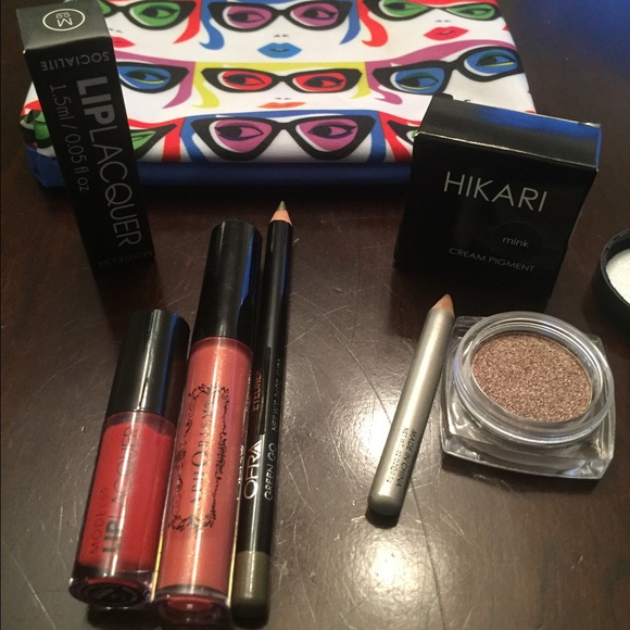 Makeup Bundle!! - Picture 1 of 4
