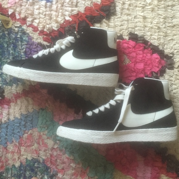 Womens Nikes - never worn US size 6