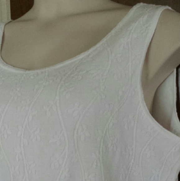 SOLD - Pretty plus size white tank top - Picture 2 of 4