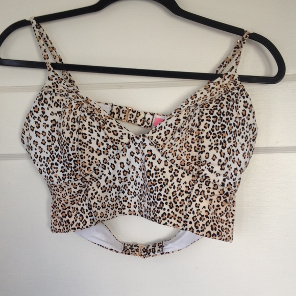 NWT Victoria's Secret Bikini Top in Cheetah