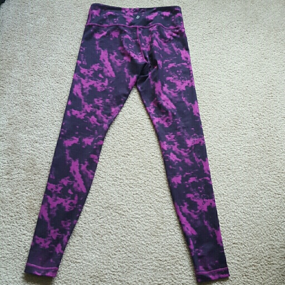 Lululemon full ankle yoga pant.
