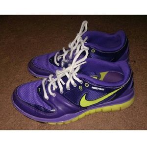 NIKE HYPERTR TENNIES