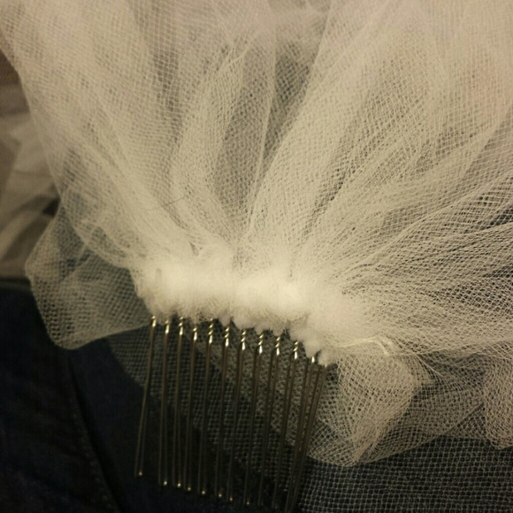 VIEW ME: DB Studio White Blusher Veil FINAL PRICE