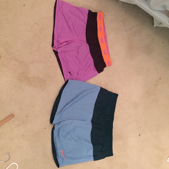 2 pairs of Nike shorts