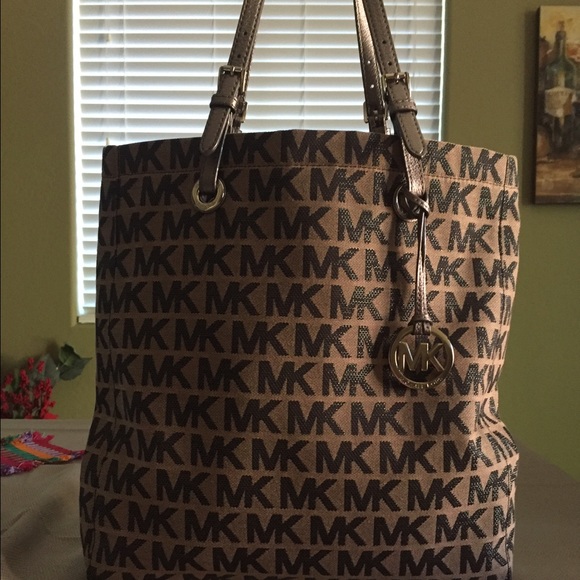 Michael Kors Authentic Large Shoulder Bag