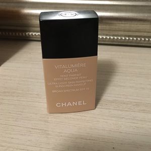 Chanel Vitalumiére Aqua Foundation