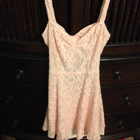 Hold for @babylynncc Light pink open back dress
