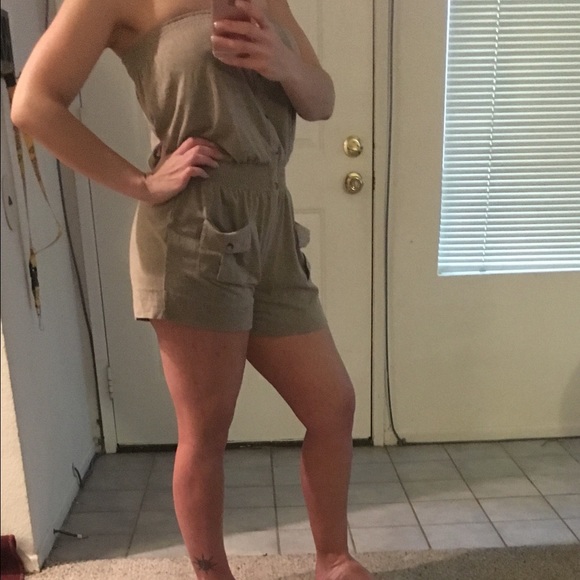 Cute romper - Picture 2 of 2