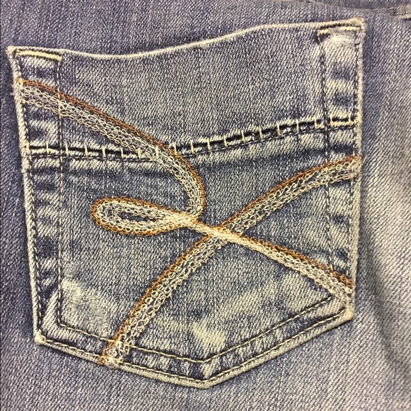 Buckle bootcut stretch jeans. Medium wash.