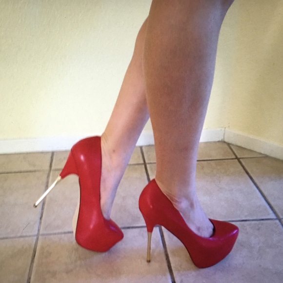 Steve Madden Shoes - ‼️Flash Sale‼️ platform pumps 🎉Sold out‼️