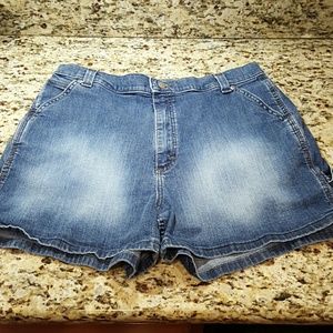Super cute jean shorts by Lee!