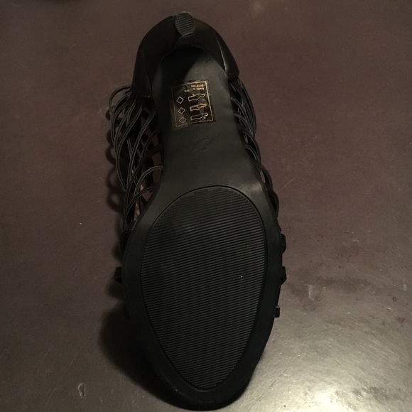 Black Heels! - Picture 4 of 4