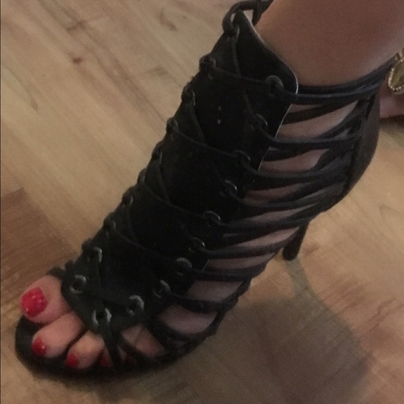Black Heels! - Picture 3 of 4