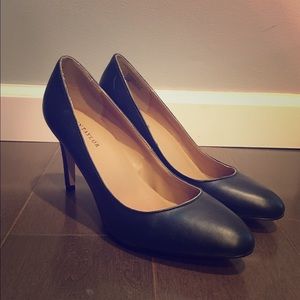 Ann Taylor navy heels, size 6 1/2