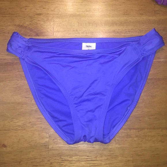 Bikini top and bottom - Picture 3 of 4