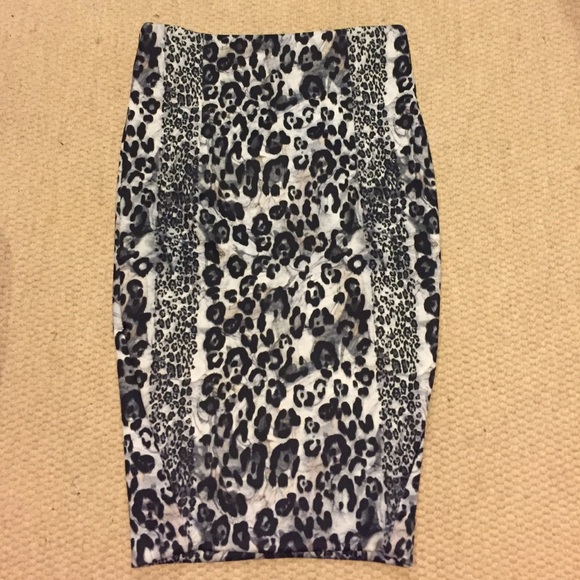 Zara Dresses & Skirts - Zara midi leopard print skirt Zara Dresses & Skirts - Zara midi leopard print skirt