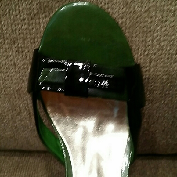 Super cute patent leather Mia May shoes - Picture 2 of 4