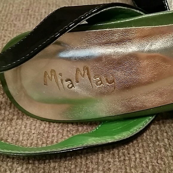 Super cute patent leather Mia May shoes - Picture 3 of 4