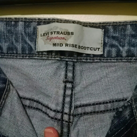 Ladies levi's - Picture 2 of 3