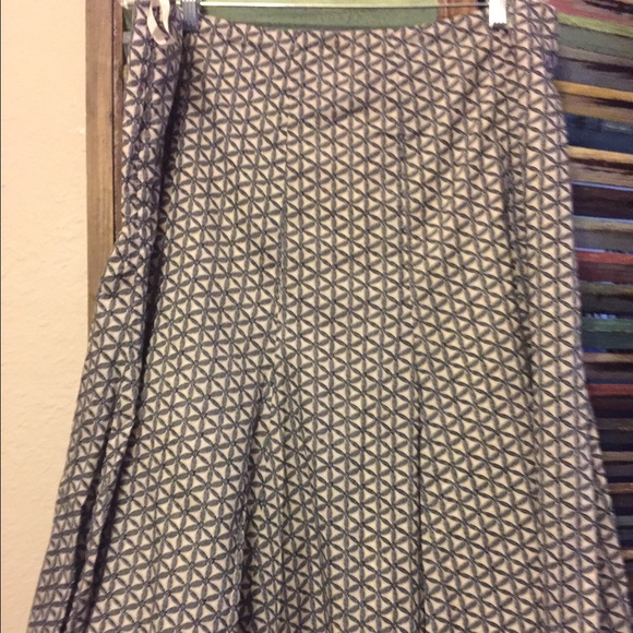 Gap fit & flare skirt