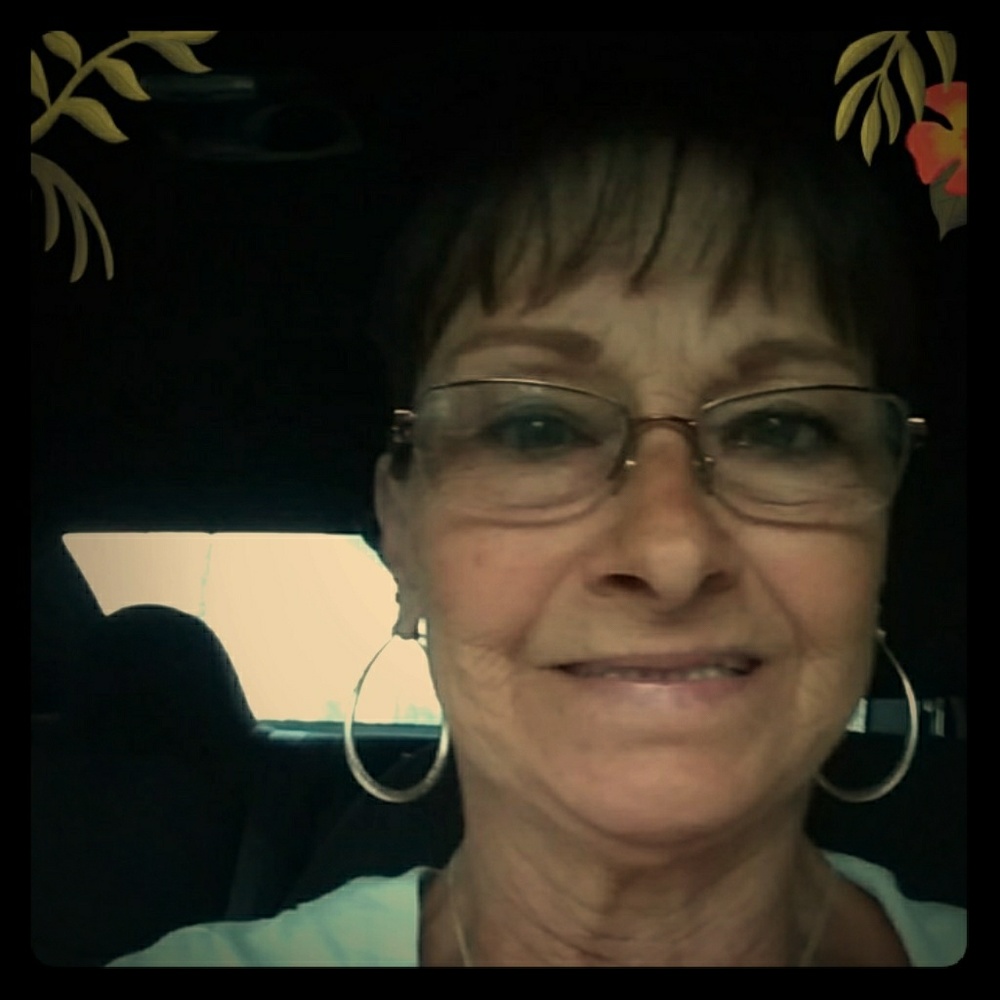 Hi! Iam Vickie! Welcome to my closet!