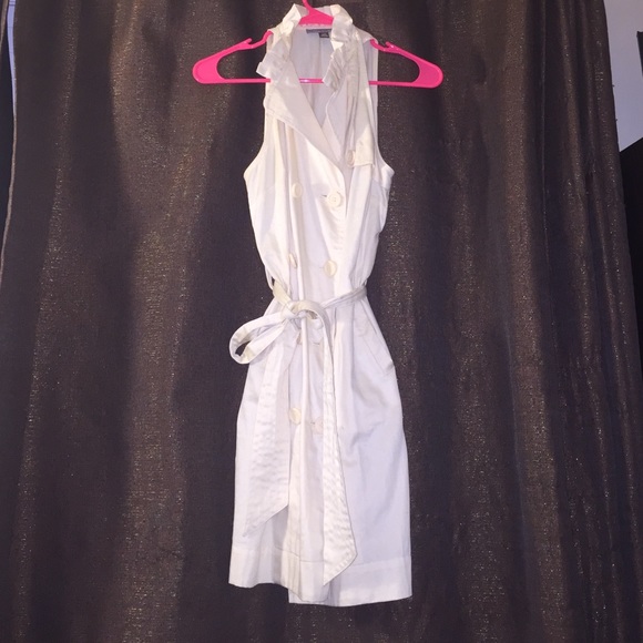 Cute button-down dress with ruffle collar