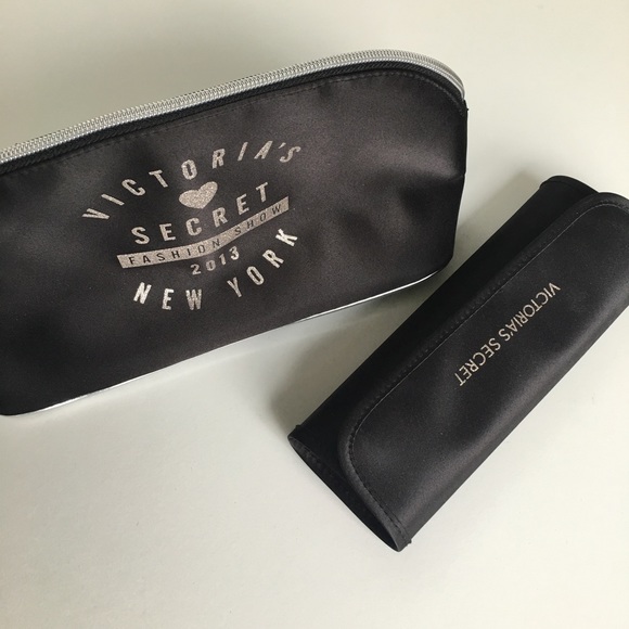 Victoria's Secret Brush & Bag Set