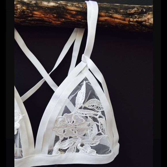 Delicate Lace Bralette - White - Picture 3 of 5