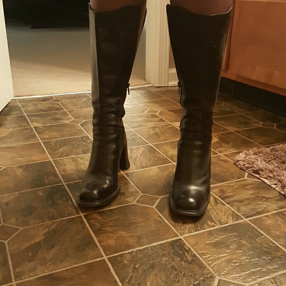 Ladies boots - Picture 3 of 3
