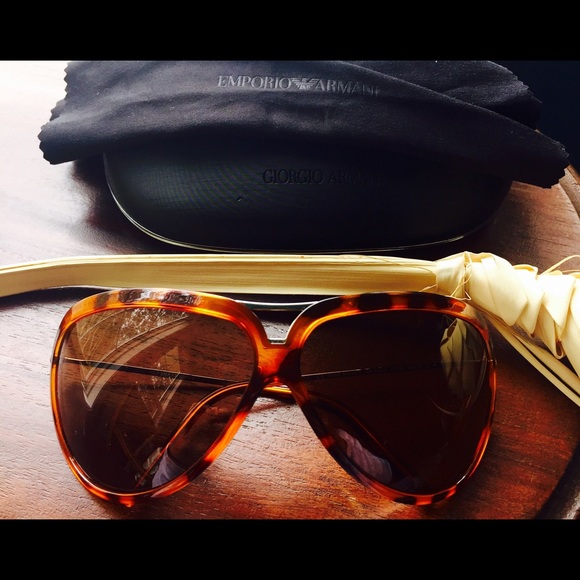 ~SOLD~ Authentic Giorgio Armani Sunglasses 🌻 - Picture 2 of 3