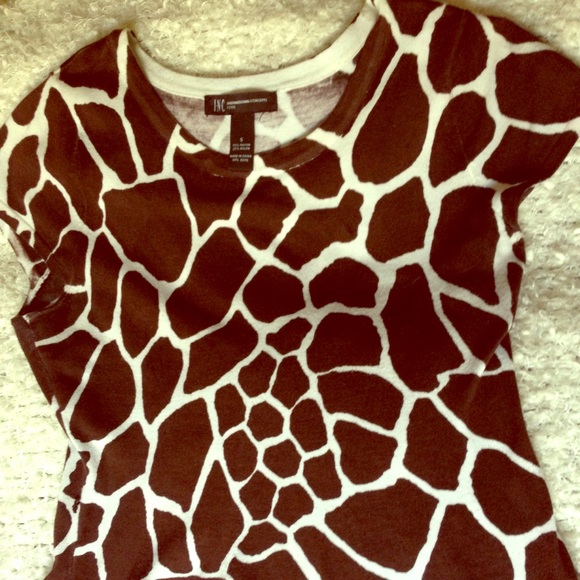 Chocolate and white giraffe print knit top