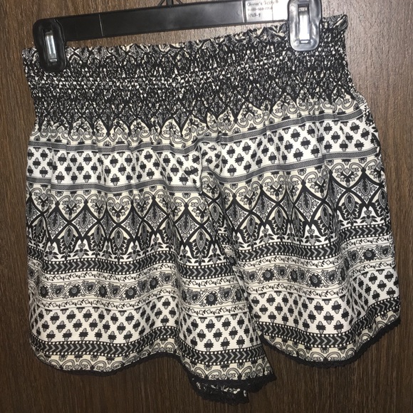 Black and White Patterned Shorts - Picture 2 of 3