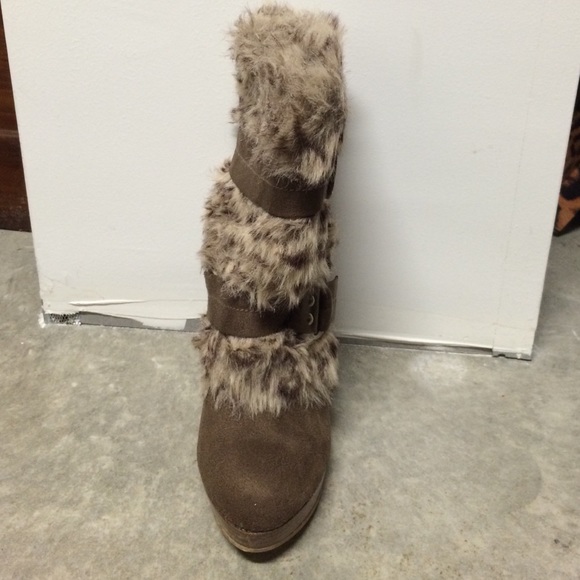 Buckle Booties sz. 9 - Picture 2 of 2