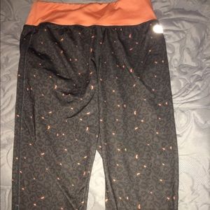 Cropped Colosseum Leggings