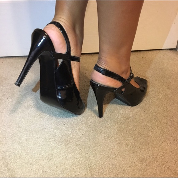 Colin Stuart Black Patent Peep Toe Mary Jane Pumps - Picture 3 of 4