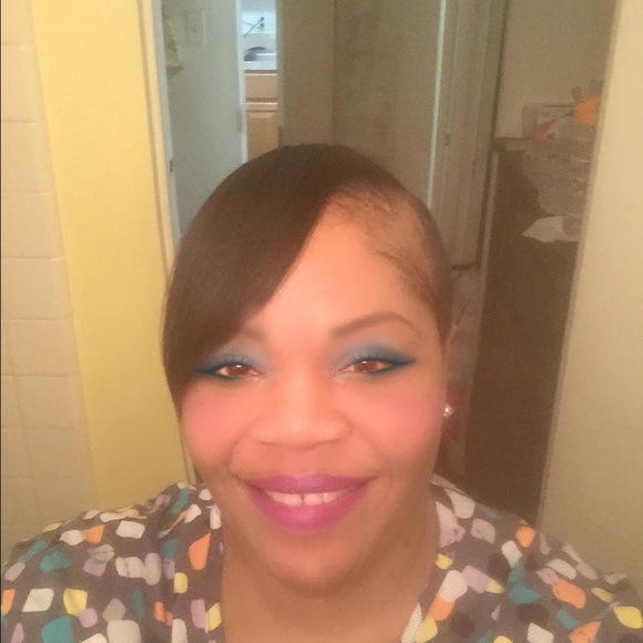 Meet your Posher, Deborah