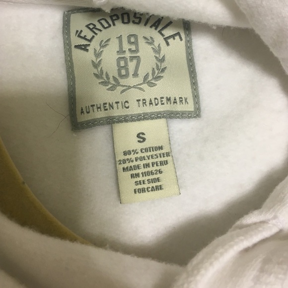 White Aeropostale sweatshirt with hoodie - Picture 2 of 2