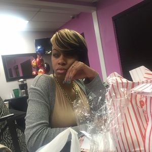 Meet your Posher, Elisha