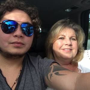 Meet your Posher, Claudia