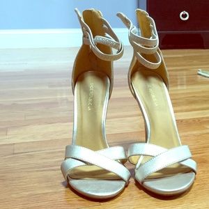 Gold sexy, strappy heel