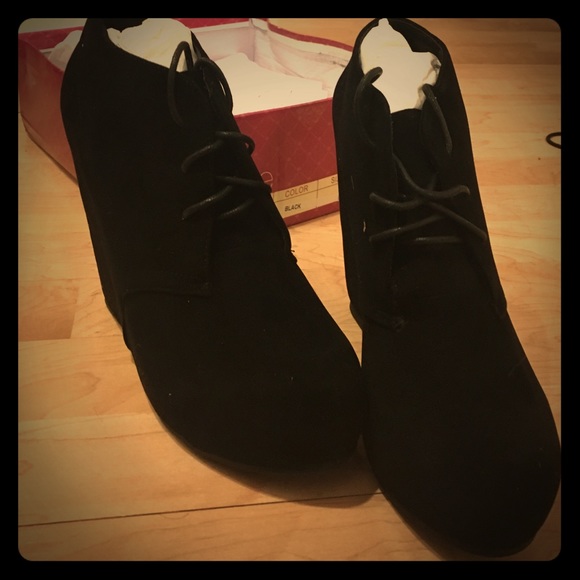 Black wedged booties
