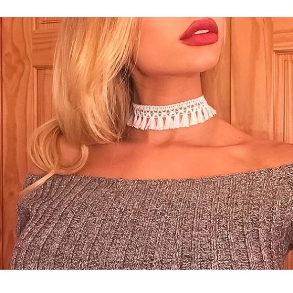 White choker