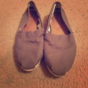 Toms