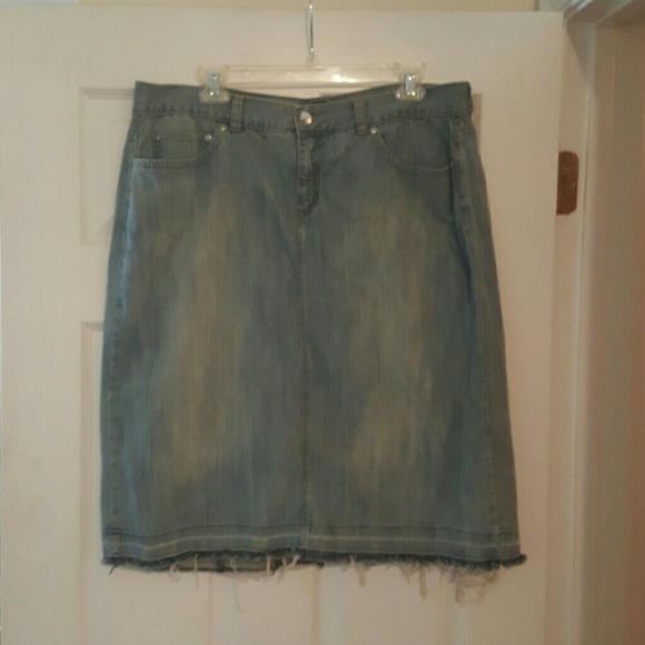 Daisy Fuentes denim skirt