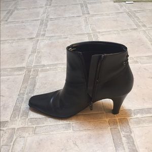 Black leather ankle boots, size: 6.5.